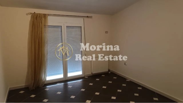 Tirane, jepet me qera shtepi 3+1 Kati 4, 200 m² 500 € (Sauk)
