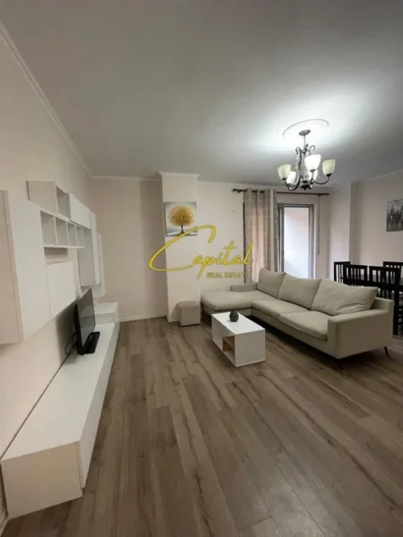 Tirane, jepet me qera apartament 2+1 Kati 2, 95 m² 450 € (FRESKU)