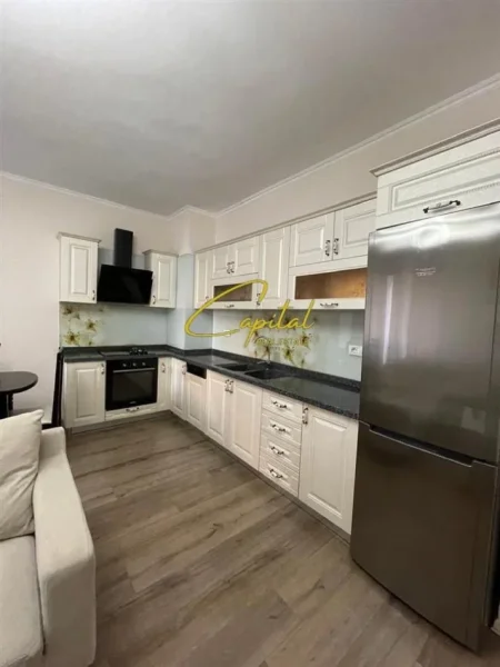 Tirane, jepet me qera apartament 2+1 Kati 2, 95 m² 450 € (FRESKU)