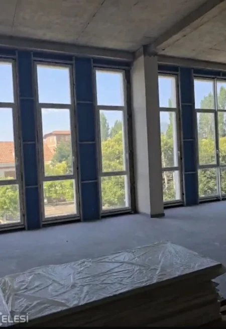 Tirane, jepet me qera Kati 2, 550 m² 3.000 € 