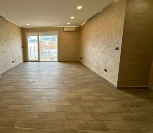 Tirane, shes apartament 4+1+Ballkon Kati 7, 153 m² 260.000 € (ali demi)
