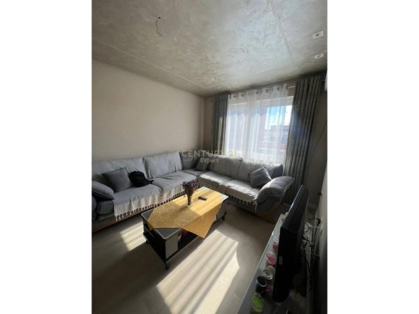 Tirane, jepet me qera apartament 2+1 Kati 5, 82 m² 800 € 