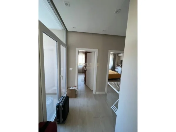 Tirane, jepet me qera apartament 2+1 Kati 5, 82 m² 800 € 