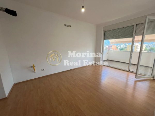 Tirane, jepet me qera apartament 2+1 Kati 8, 70 m² 700 € (21 Dhjetori)