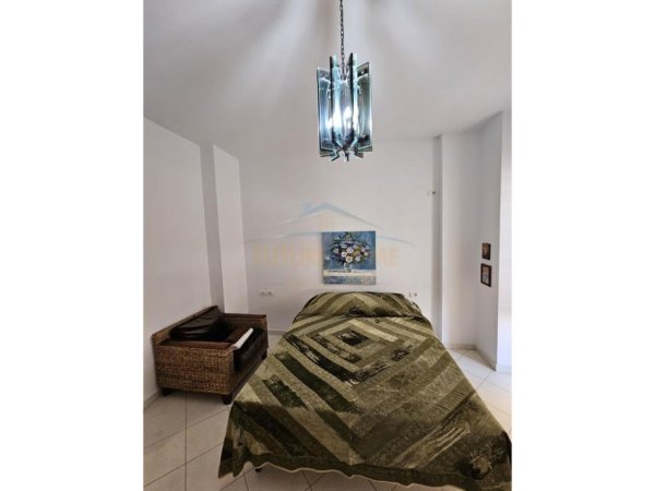Durres, jepet me qera apartament 1+1+Ballkon Kati 4, 60 m² 350 € (Shkembi Kavajes, Durres)