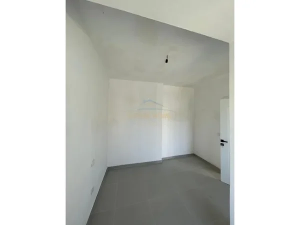 Tirane, shitet apartament 2+1 Kati 1, 86 m² 128.400 € (Golem)