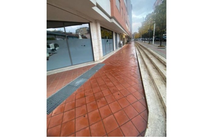 Tirane, shitet ambjent biznesi Kati 0, 83 m² 300.000 € (Kompleksi Orion, TT 534)