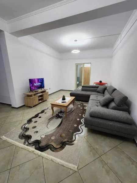 Tirane, jepet me qera apartament 1+1+Ballkon Kati 1, 80 m² 450 € (Ali Demi)