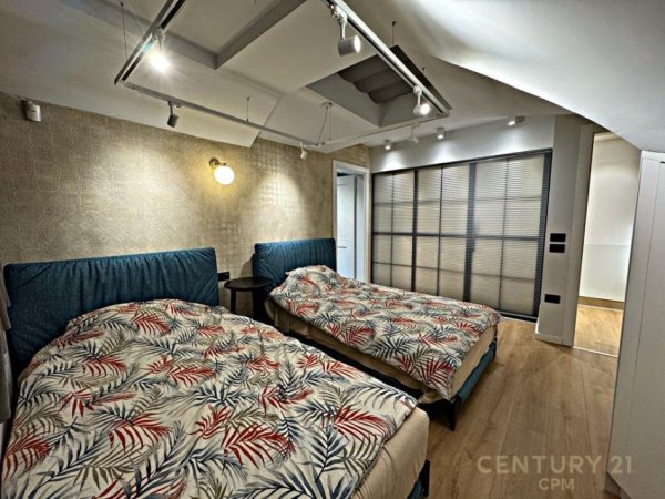 Tirane, jepet me qera apartament 3+1 Kati 6, 220 m² 2.000 € (Rrethrrotullimi Selite)