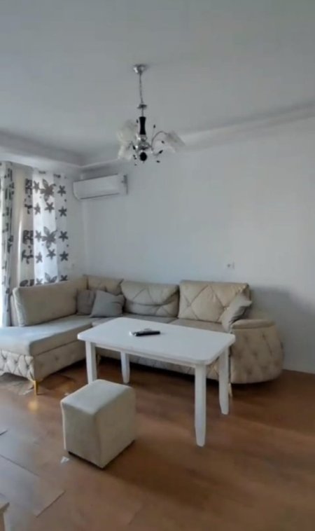 Tirane, jepet me qera apartament 2+1+Ballkon Kati 3, 80 m² 600 € (Stacioni i Trenit)