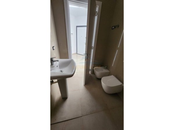 Durres, shitet apartament 2+1+Ballkon Kati 3, 138 m² 285.000 € (White Hill Residence, Currila, Durres)