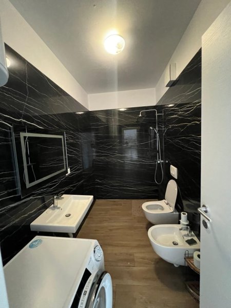 Tirane, jepet me qera apartament 2+1+Ballkon Kati 5, 1.100 €