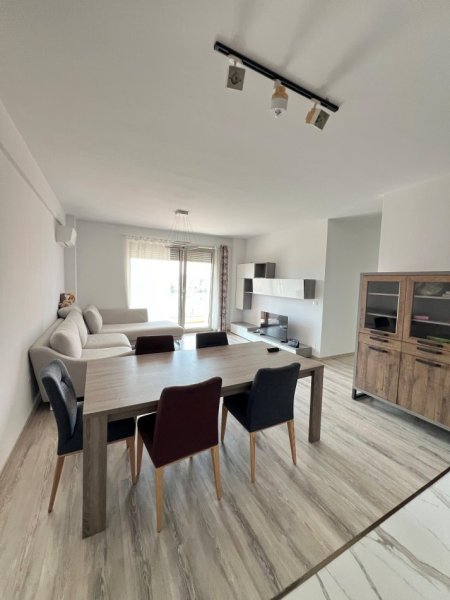 Tirane, jepet me qera apartament 2+1+Ballkon Kati 5, 1.100 €