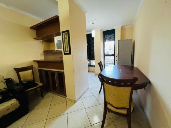 Tirane, jepet me qera apartament 1+1+Ballkon Kati 2, 66 m² 500 € (Rruga e Dibrës, pranë Selvisë, Tiranë)