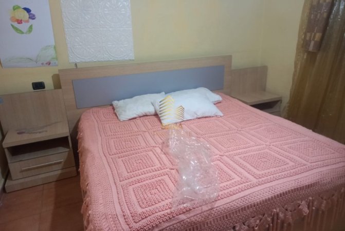 Tirane, jepet me qera apartament 2+1 Kati 2, 80 m² 650 € (Rruga Muhamet Gjollesha)