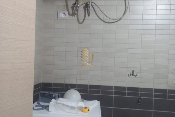 Tirane, jepet me qera apartament 2+1 Kati 2, 80 m² 650 € (Rruga Muhamet Gjollesha)