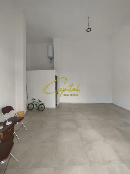 Tirane, jepet me qera ambjent biznesi Kati 0, 55 m² 600 € (STACIONI TRENIT)