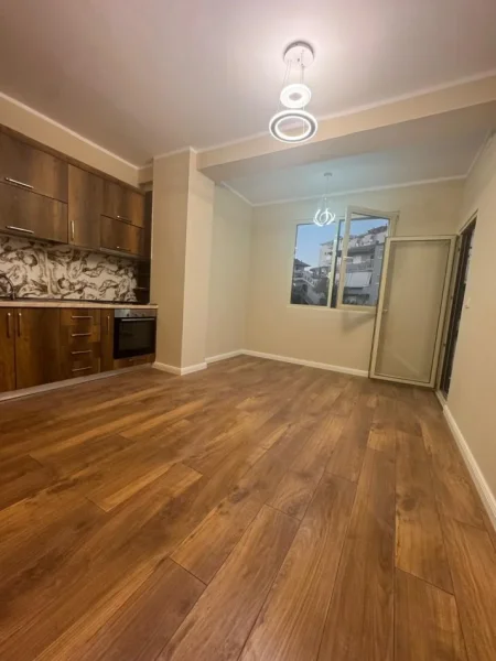 Tirane, shitet apartament 2+1+Ballkon , 78 m² 113.000 € 
