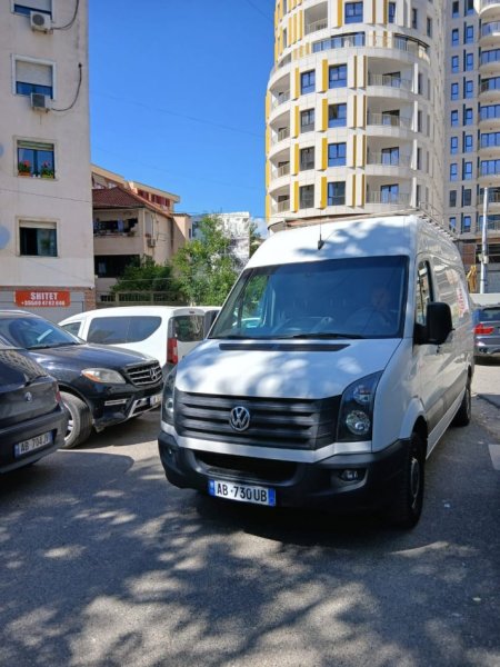 Tirane, shes minivan | minibus Volswagen Crafter 2000 Nafte Nafte, e bardhë manuale Kondicioner 150.000 km 15.900 €
