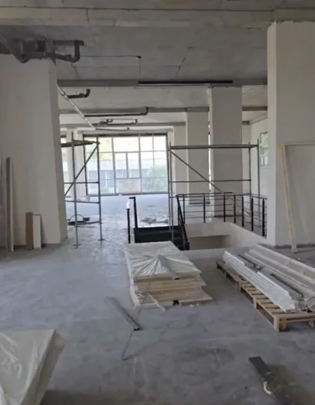 Tirane, jepet me qera ambjent biznesi Kati 2, 550 m² 3.000 € (Bulevardi i ri)