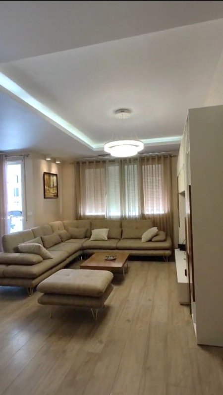 Tirane, jepet me qera apartament 3+1+Ballkon Kati 1, 120 m² 900 € (Ish Stacioni i Trenit/Rruga Karl Gega)