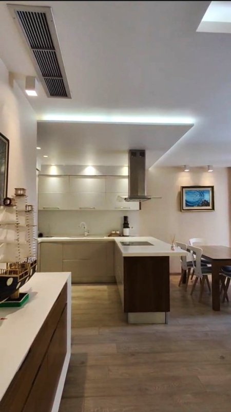 Tirane, jepet me qera apartament 3+1+Ballkon Kati 1, 120 m² 900 € (Ish Stacioni i Trenit/Rruga Karl Gega)