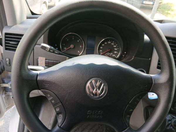 Tirane, shitet minivan | minibus Okazion Shitet Furgon Crafter 2000 cc Nafte, e bardhë manuale Kondicioner 150.000 km 15.900 €