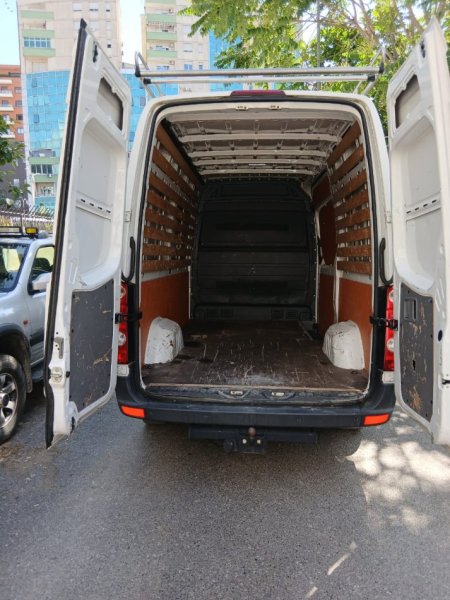 Tirane, shitet minivan | minibus Okazion Shitet Furgon Crafter 2000 cc Nafte, e bardhë manuale Kondicioner 150.000 km 15.900 €