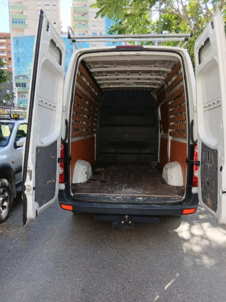 Tirane, Okazion Shitet Furgon Crafter 2000 cc Nafte, e bardhë manuale Kondicioner 150.000 km 15.900 €