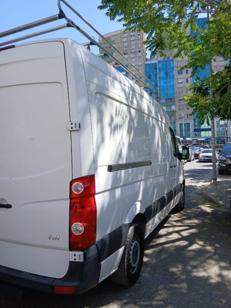 Tirane, shitet minivan | minibus Okazion Shitet Furgon Crafter 2000 cc Nafte, e bardhë manuale Kondicioner 150.000 km 15.900 €