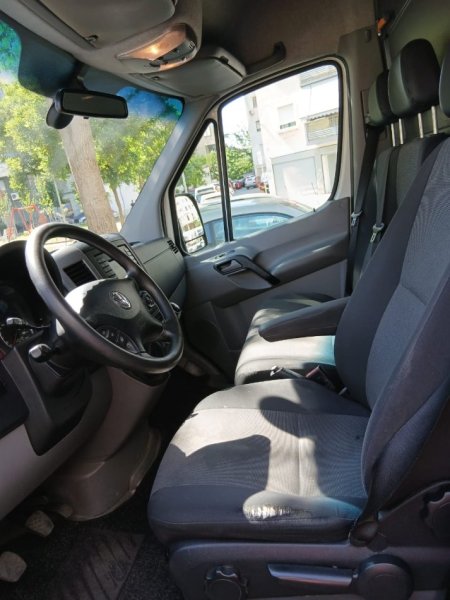 Tirane, shitet minivan | minibus Okazion Shitet Furgon Crafter 2000 cc Nafte, e bardhë manuale Kondicioner 150.000 km 15.900 €