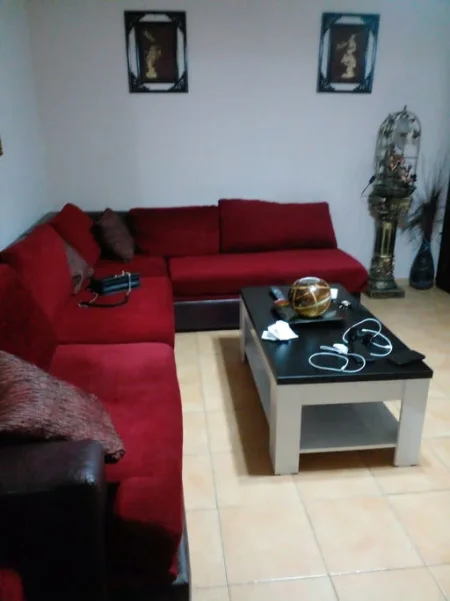 Tirane, jepet me qera apartament 2+1+Ballkon Kati 1, 85 m² 400 € (Rruga ''Ali Demi")