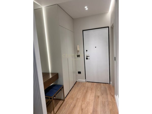 Tirane, jepet me qera apartament 2+1+Aneks+Ballkon Kati 4, 120 m² 1.200 € (Prane Lulishtes)
