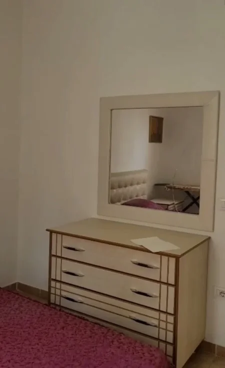 Tirane, jepet me qera apartament 2+1 Kati 1, 410 € 