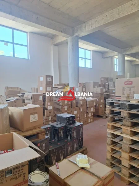 Tirane, jepet me qera Kati 1, 500 m² 2.500 € (afer rruges Elbasanit ne zonen e Saukut)