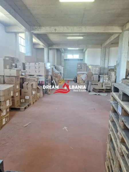 Tirane, jepet me qera Kati 1, 500 m² 2.500 € (afer rruges Elbasanit ne zonen e Saukut)