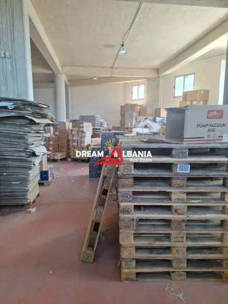 Tirane, jepet me qera Kati 1, 500 m² 2.500 € (afer rruges Elbasanit ne zonen e Saukut)