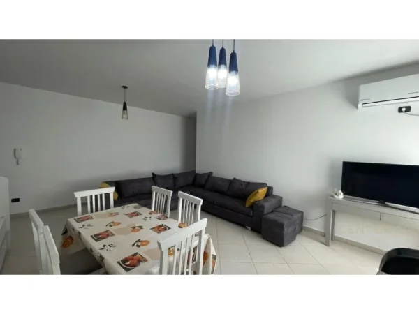 Tirane, jepet me qera apartament 2+1+Ballkon Kati 3, 104 m² 450 € (Hyrja e Freskut, Tiranë)