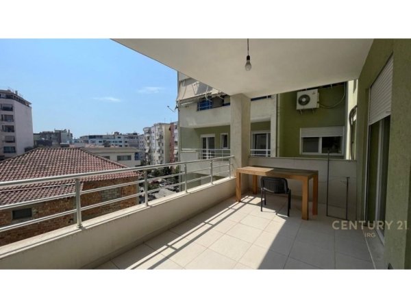 Tirane, jepet me qera apartament 2+1+Ballkon Kati 3, 104 m² 450 € (Hyrja e Freskut, Tiranë)