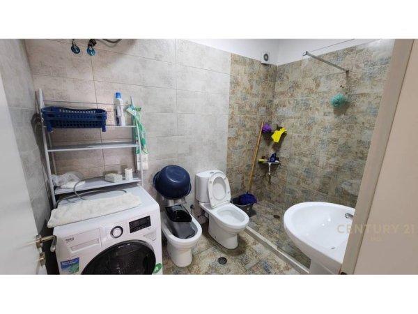 Tirane, jepet me qera apartament 2+1 Kati 3, 90 m² 640 € (Pas Konvikteve se Inxhinierise Ndertimit)