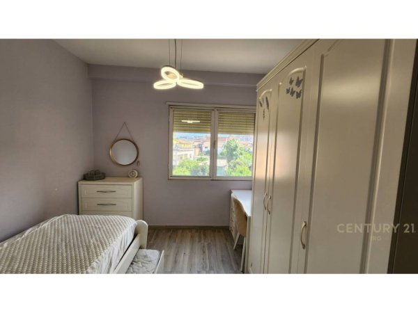 Tirane, jepet me qera apartament 2+1 Kati 3, 90 m² 640 € (Pas Konvikteve se Inxhinierise Ndertimit)