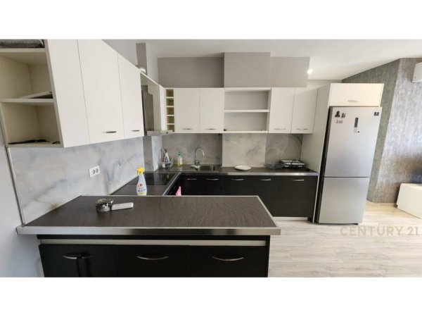 Tirane, jepet me qera apartament 2+1 Kati 3, 90 m² 640 € (Pas Konvikteve se Inxhinierise Ndertimit)