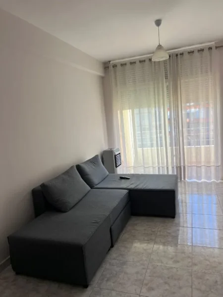 Tirane, jepet me qera apartament 2+1+Aneks+Ballkon , 86 m² 400 € (astir)