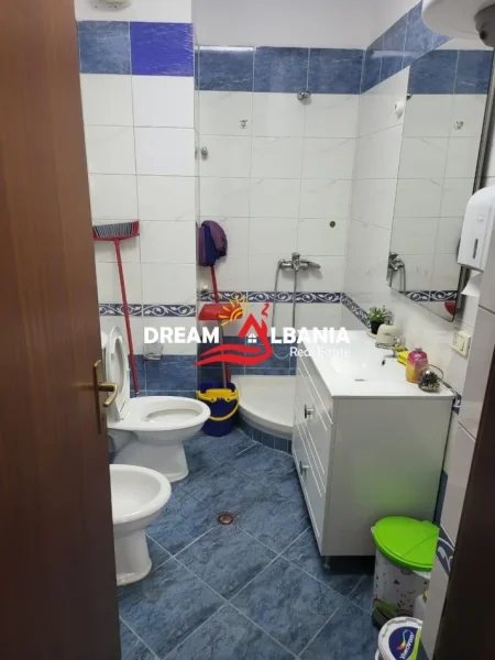 Tirane, jepet me qera zyre Kati 6, 70 m² 600 € (Rruga Ish Stacioni i Trenit)