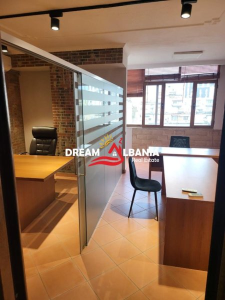 Tirane, jepet me qera zyre Kati 6, 70 m² 600 € (Rruga Ish Stacioni i Trenit)
