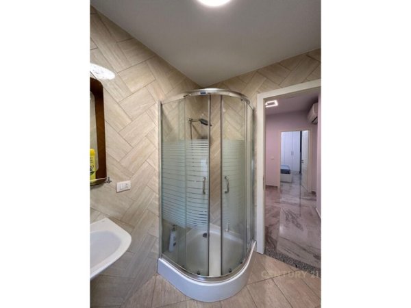 Tirane, jepet me qera apartament 3+1+Aneks+Ballkon Kati 3, 118 m² 1.100 € (Rr. Kongresi i Lushnjes)