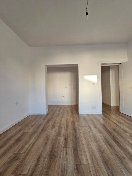 Tirane, shitet apartament 2+1 Kati 5, 65 m² 173.000 € (RRUGA E KAVAJES)
