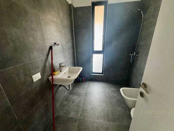 APARTAMENT/ZYRE 1+1 PER QIRA TE SQUARE 21  Kati 7, 67 m² 650 € (Rruga e Kavajes)