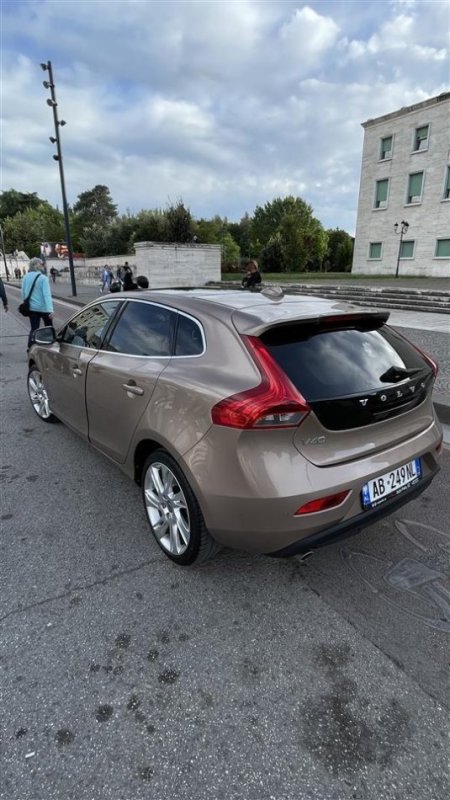 Volvo V40 D4