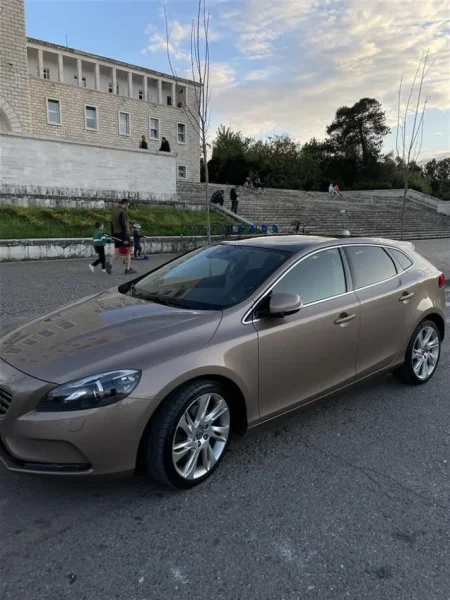 Volvo V40 D4